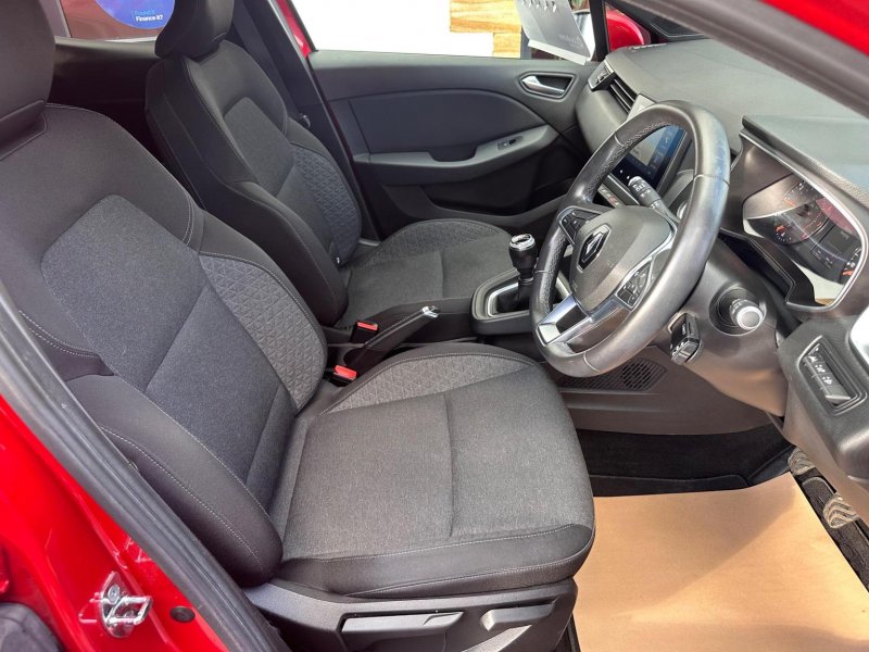 View RENAULT CLIO 1.0 TCe Iconic Euro 6 (s/s) 5dr