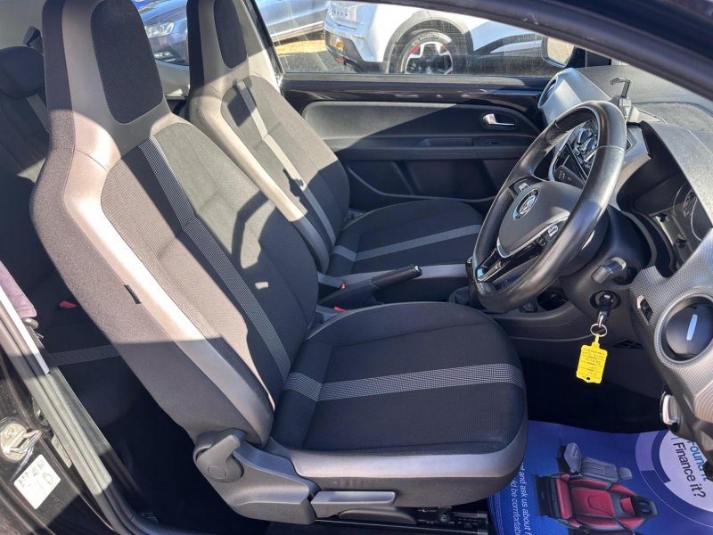 View VOLKSWAGEN UP 1.0 High up! Euro 6 3dr