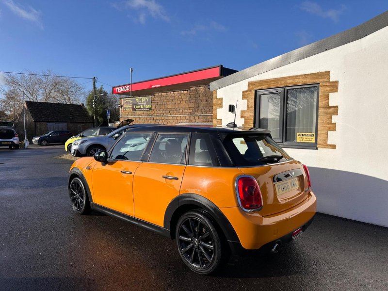 MINI HATCH