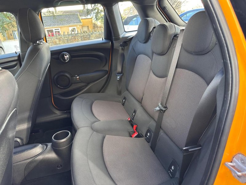 MINI HATCH