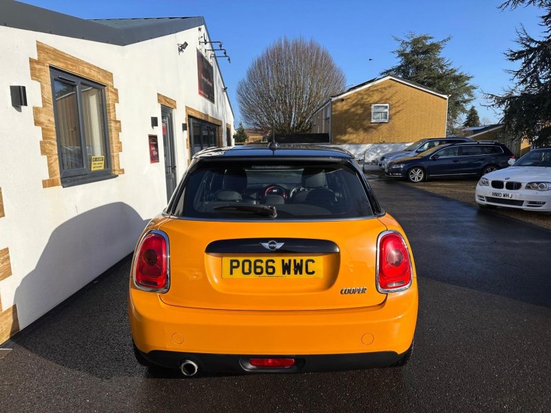 MINI HATCH
