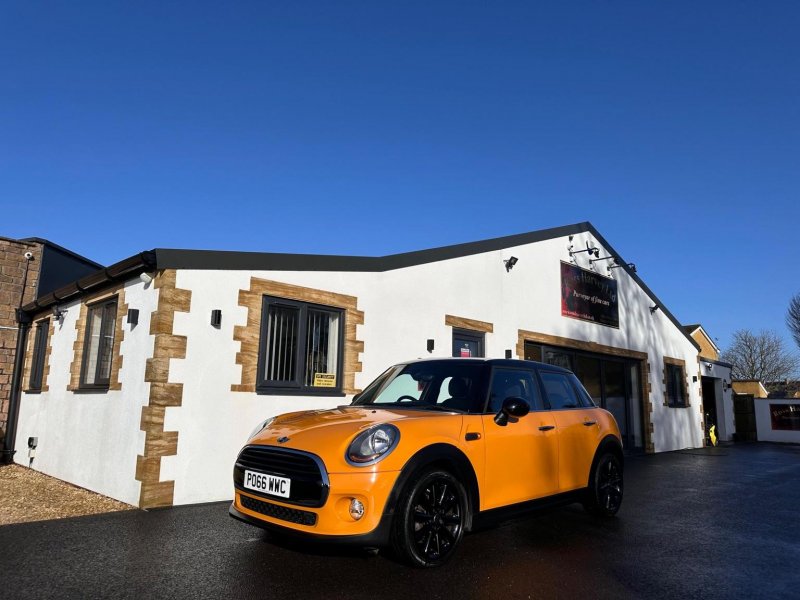 MINI HATCH