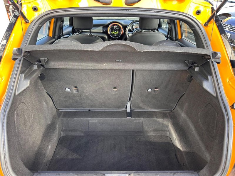 MINI HATCH