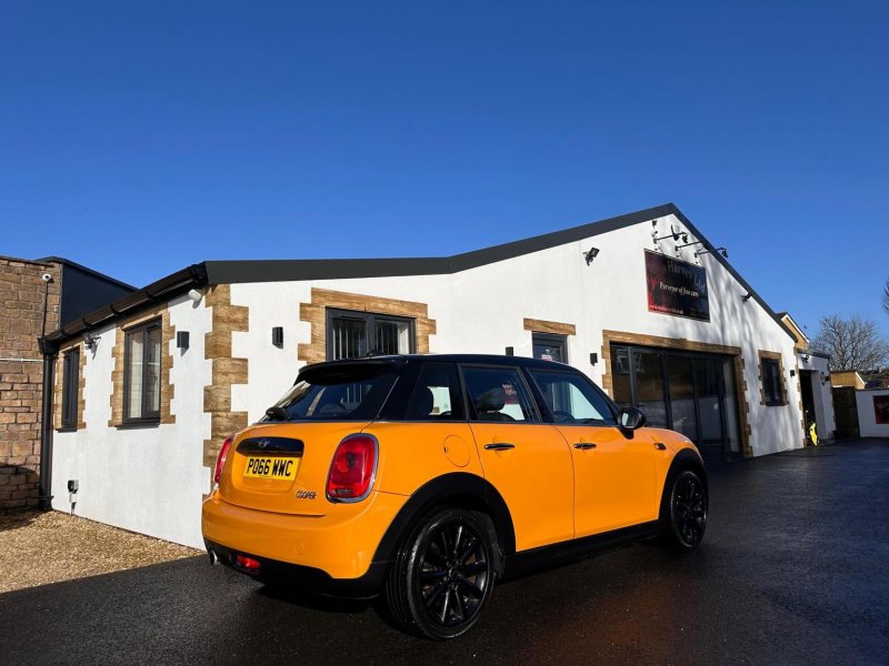 MINI HATCH