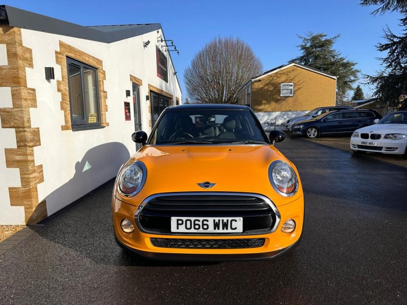 MINI HATCH