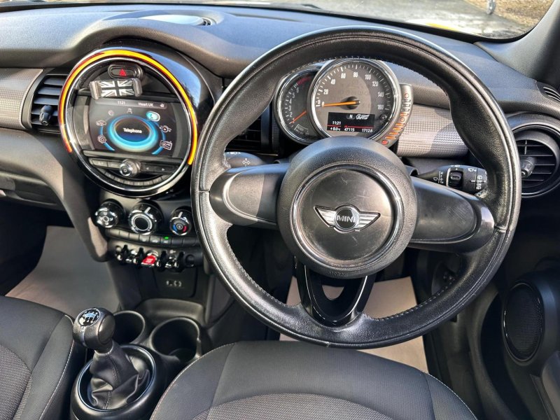 MINI HATCH