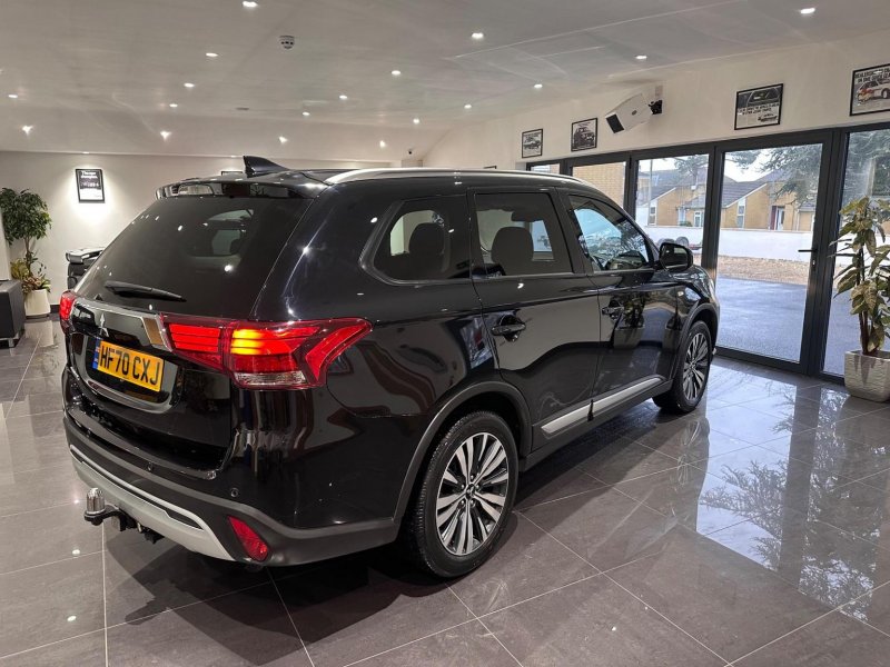 MITSUBISHI OUTLANDER