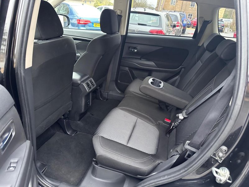 MITSUBISHI OUTLANDER