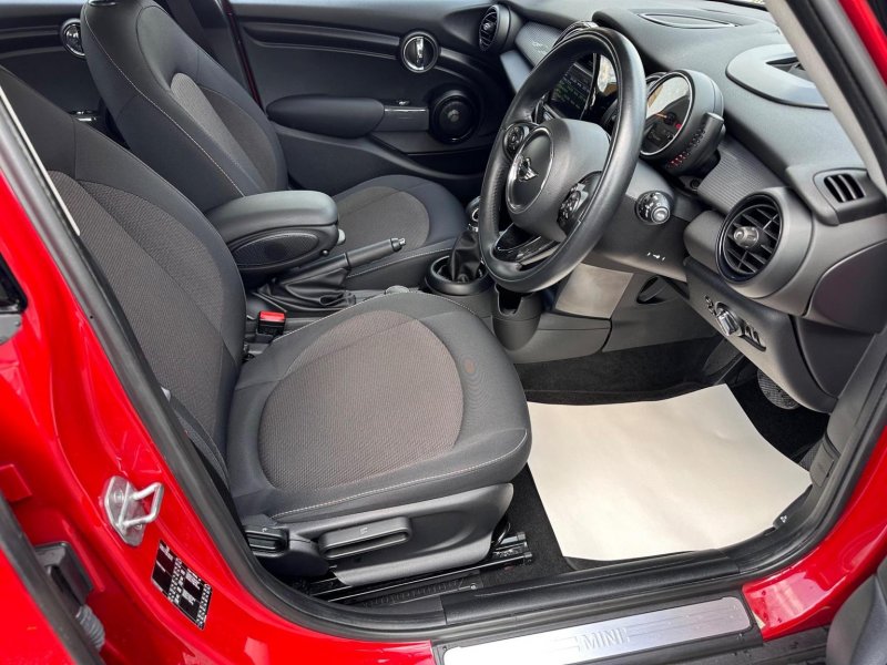 View MINI HATCH 1.5 Cooper Auto Euro 6 (s/s) 5dr