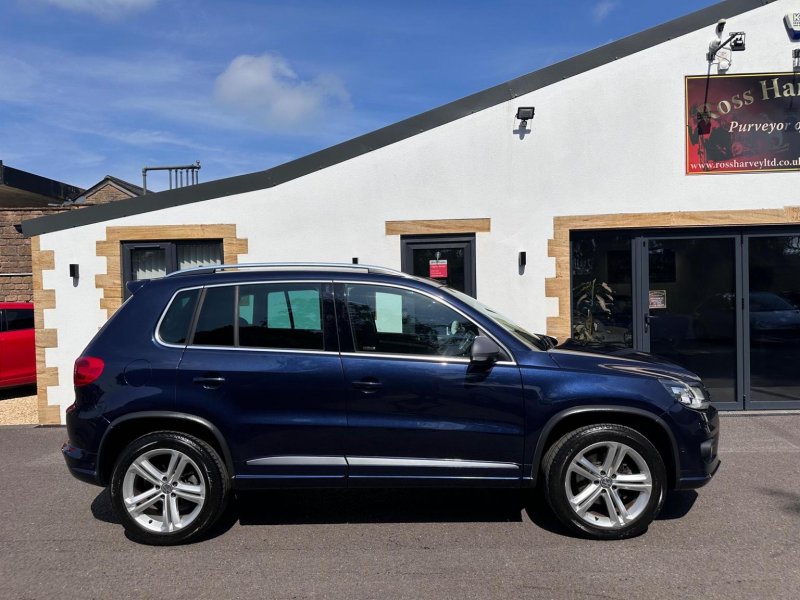 View VOLKSWAGEN TIGUAN 2.0 TDI BlueMotion Tech R-Line DSG 4WD Euro 5 (s/s) 5dr (Nav)