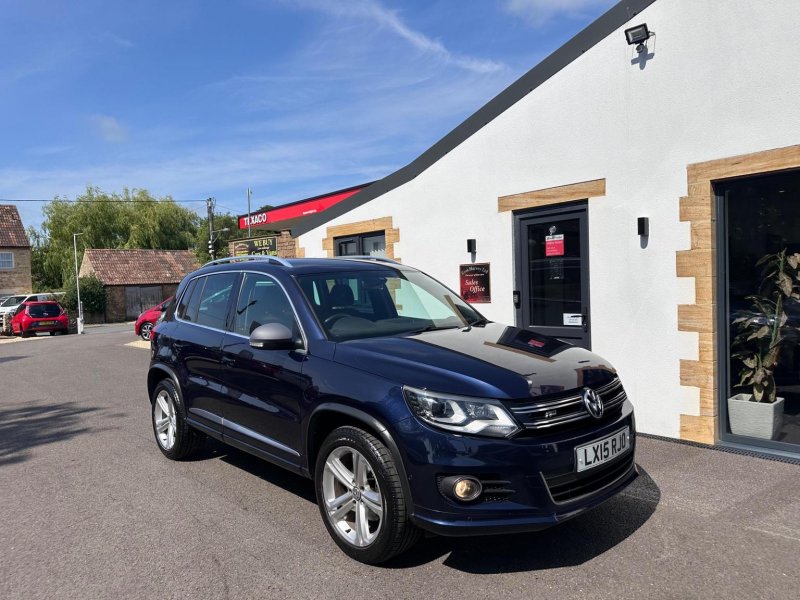 View VOLKSWAGEN TIGUAN 2.0 TDI BlueMotion Tech R-Line DSG 4WD Euro 5 (s/s) 5dr (Nav)