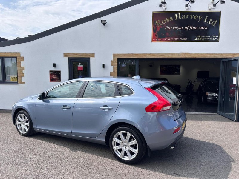 View VOLVO V40 2.0 T3 Inscription Euro 6 (s/s) 5dr