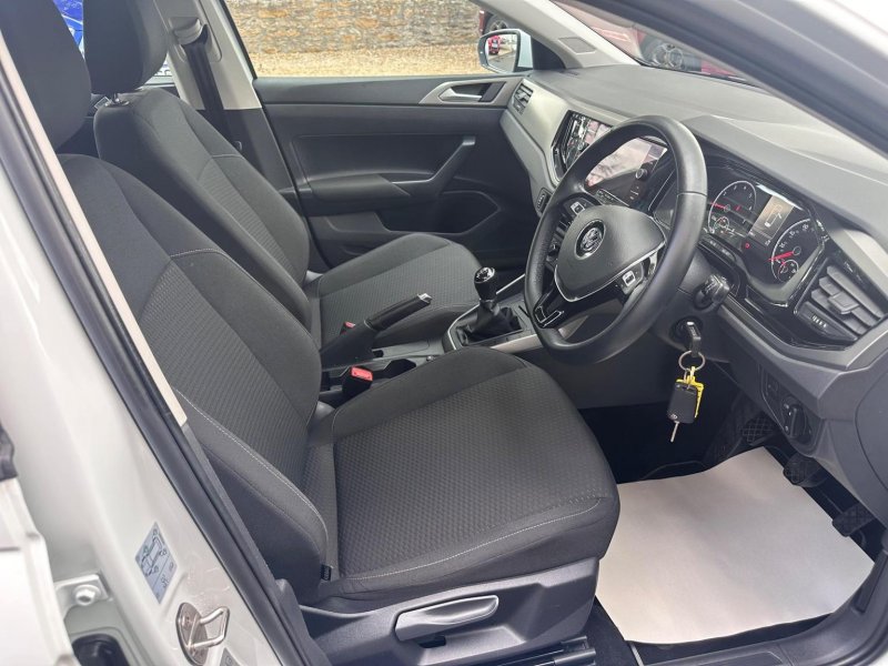 View VOLKSWAGEN POLO 1.0 TSI SE Euro 6 (s/s) 5dr
